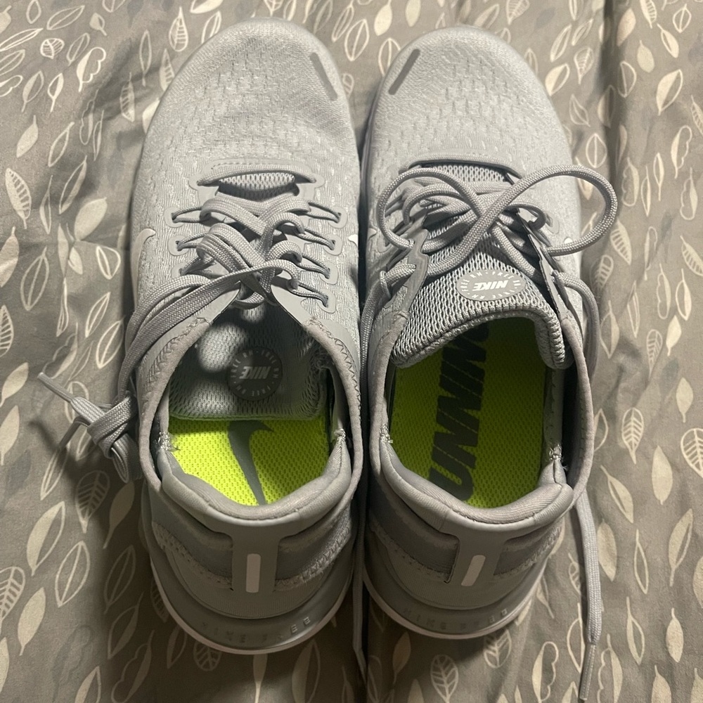 New Nike Gray Sneakers 7.5 Free Run 2018!